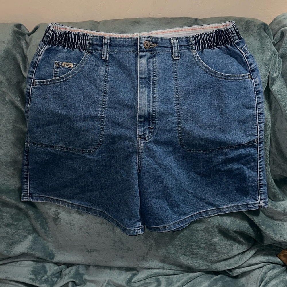 Lee at the waist 16 medium Jean shorts 💕